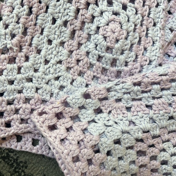 LE LIS Crochet Long Sleeve Cropped Sweater - Picture 2 of 6